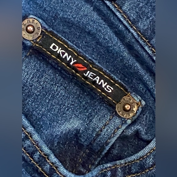 DNKY Sz-1R Previous Loved Good Condition Juniors Styled Skinny/LowCut/Flair - Picture 2 of 16